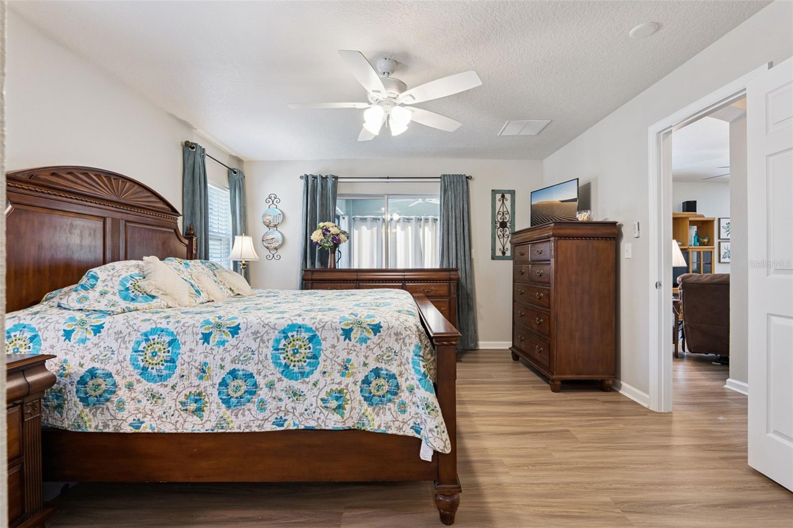 Image 18 of 49 For 304 Stonington Way