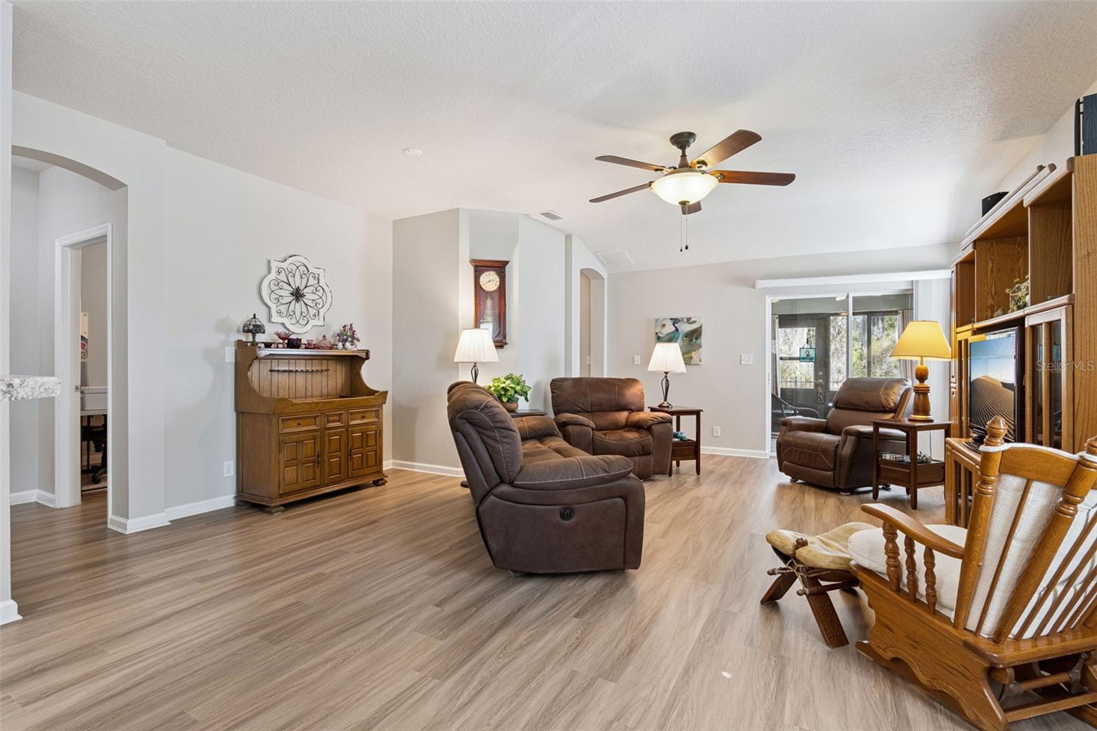 Image 5 of 49 For 304 Stonington Way