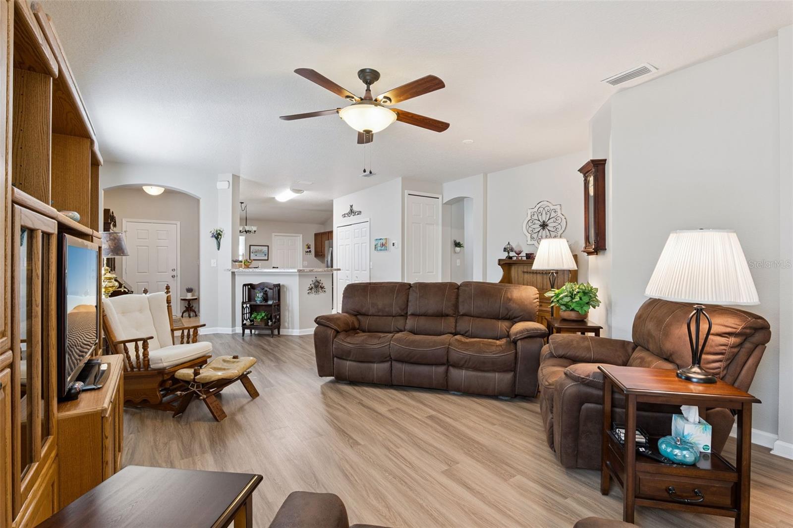 Image 8 of 49 For 304 Stonington Way