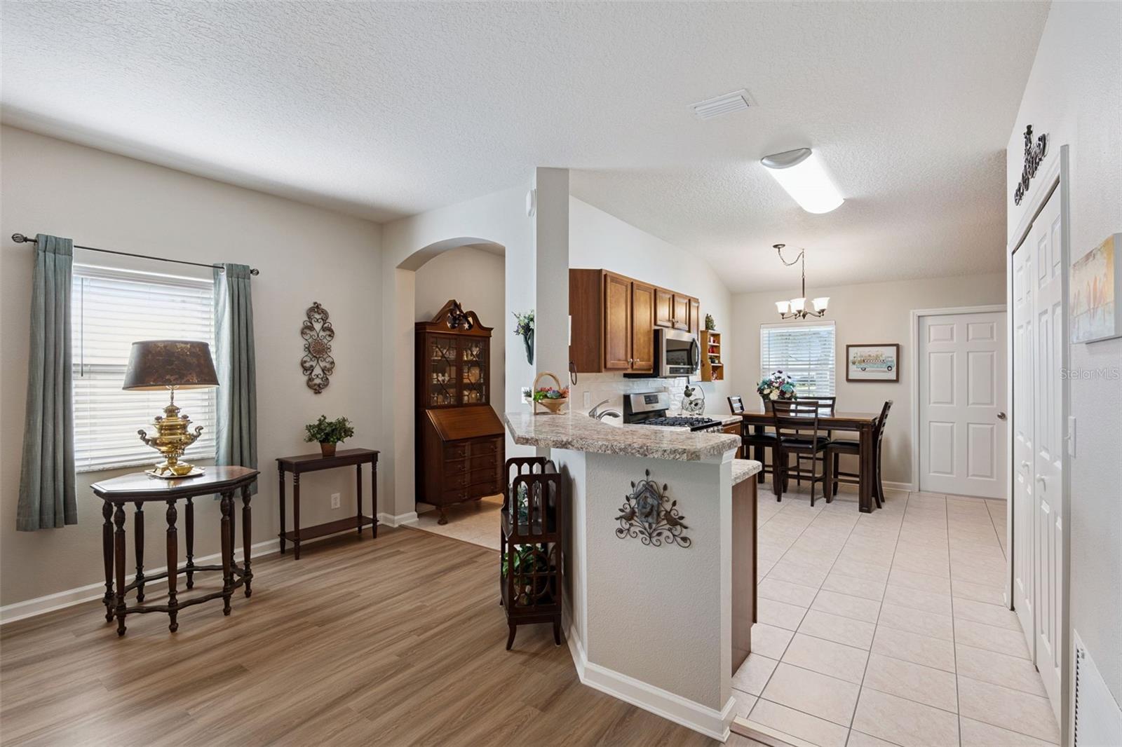 Image 9 of 49 For 304 Stonington Way