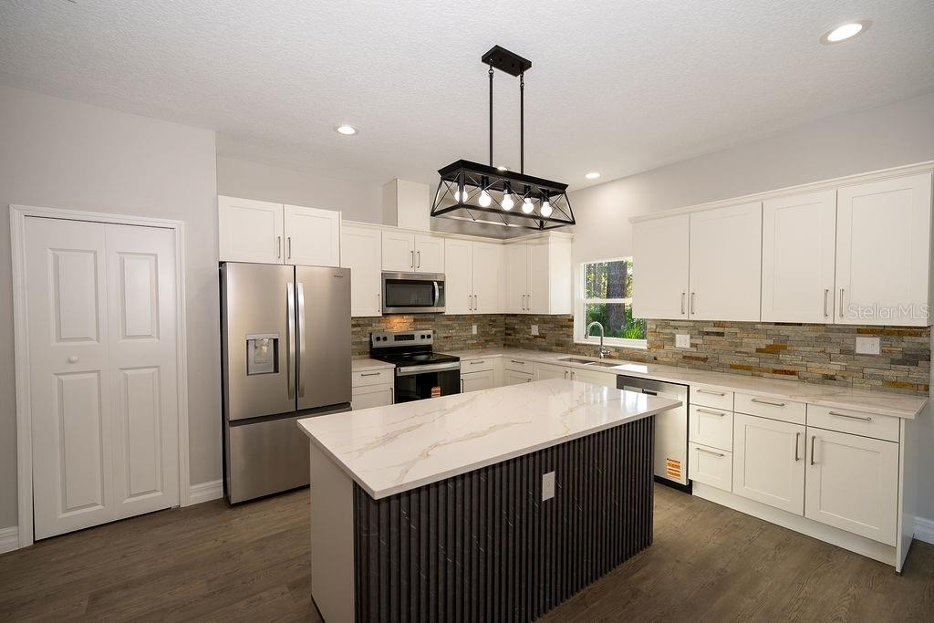 Image 5 of 53 For 2390 9th Avenue