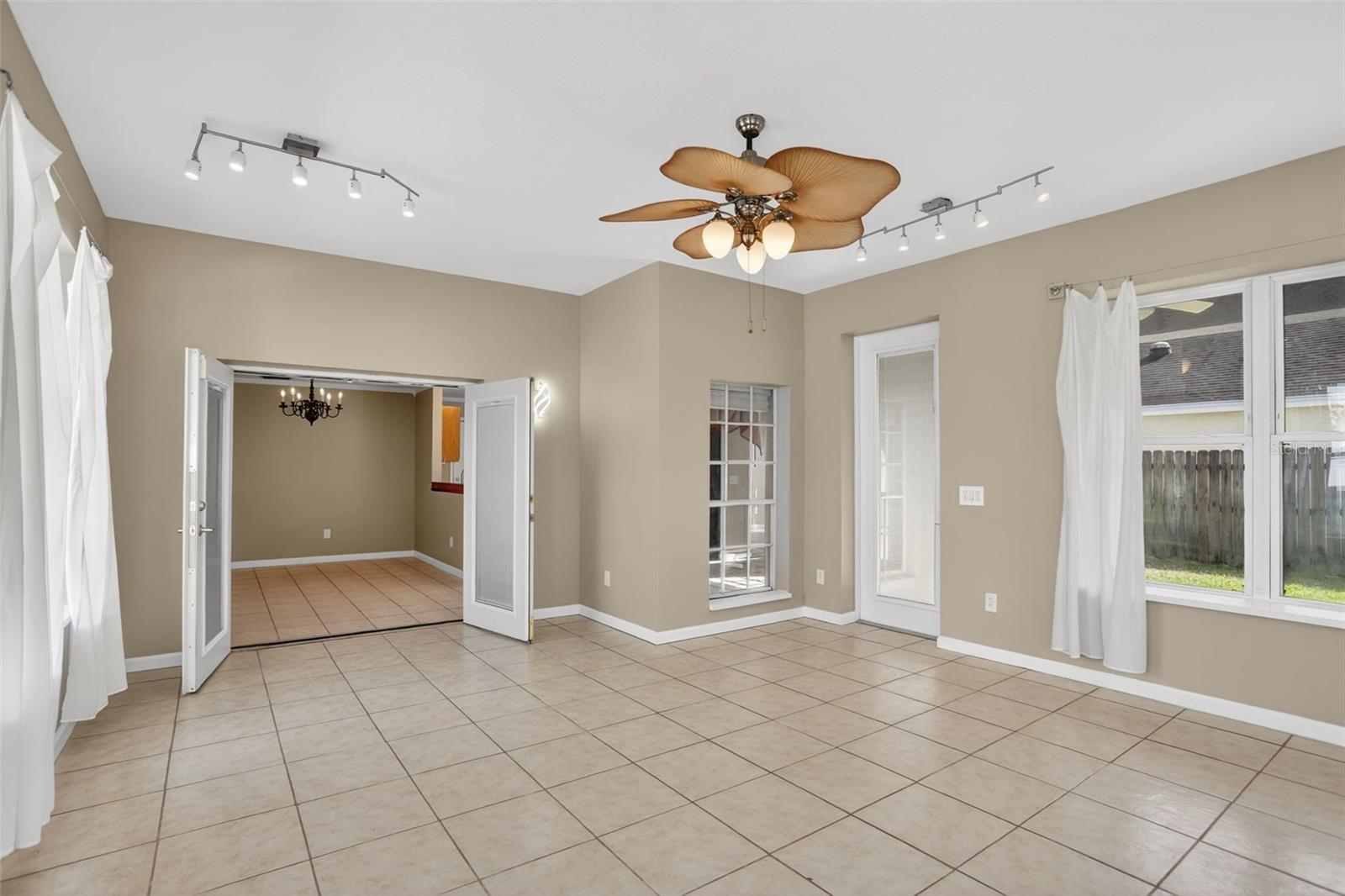 Image 16 of 68 For 10704 Satinwood Circle