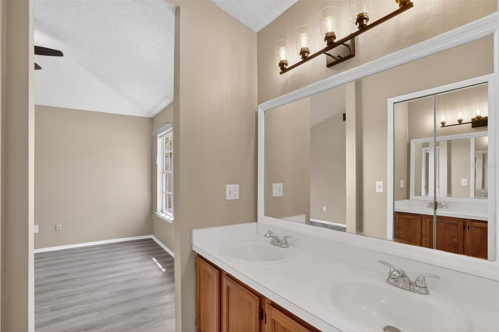 Image 22 of 68 For 10704 Satinwood Circle