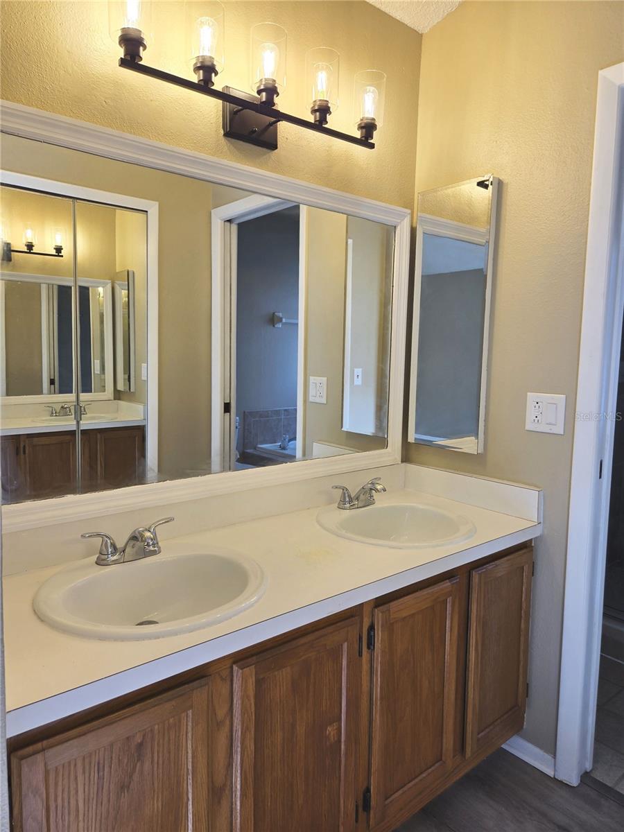 Image 23 of 68 For 10704 Satinwood Circle