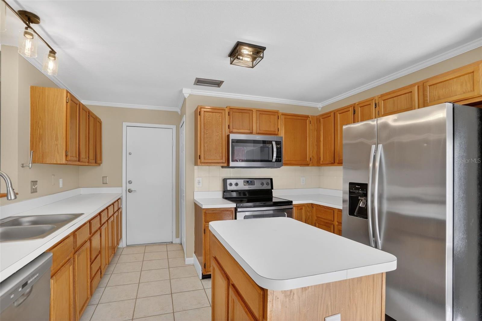 Image 5 of 68 For 10704 Satinwood Circle