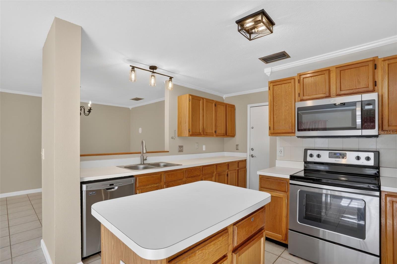 Image 6 of 68 For 10704 Satinwood Circle