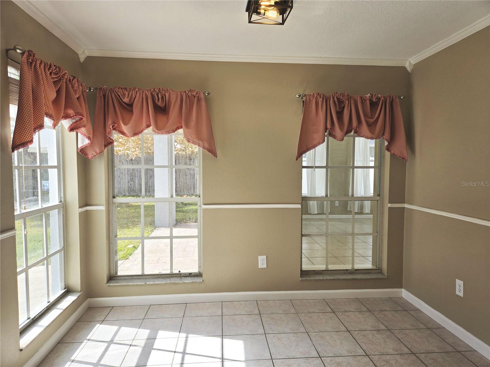 Image 9 of 68 For 10704 Satinwood Circle