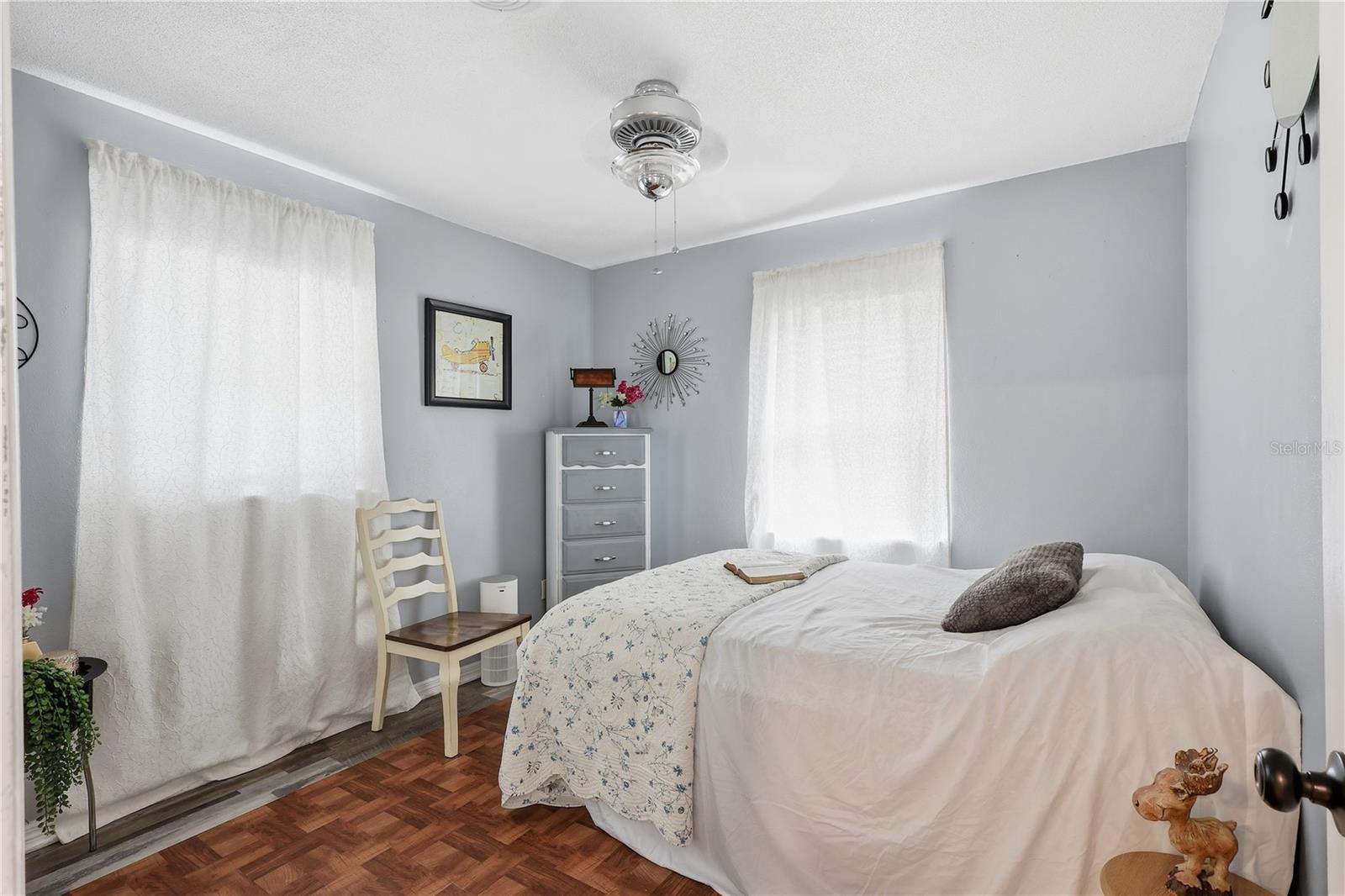 Image 16 of 31 For 217 Spencer Street