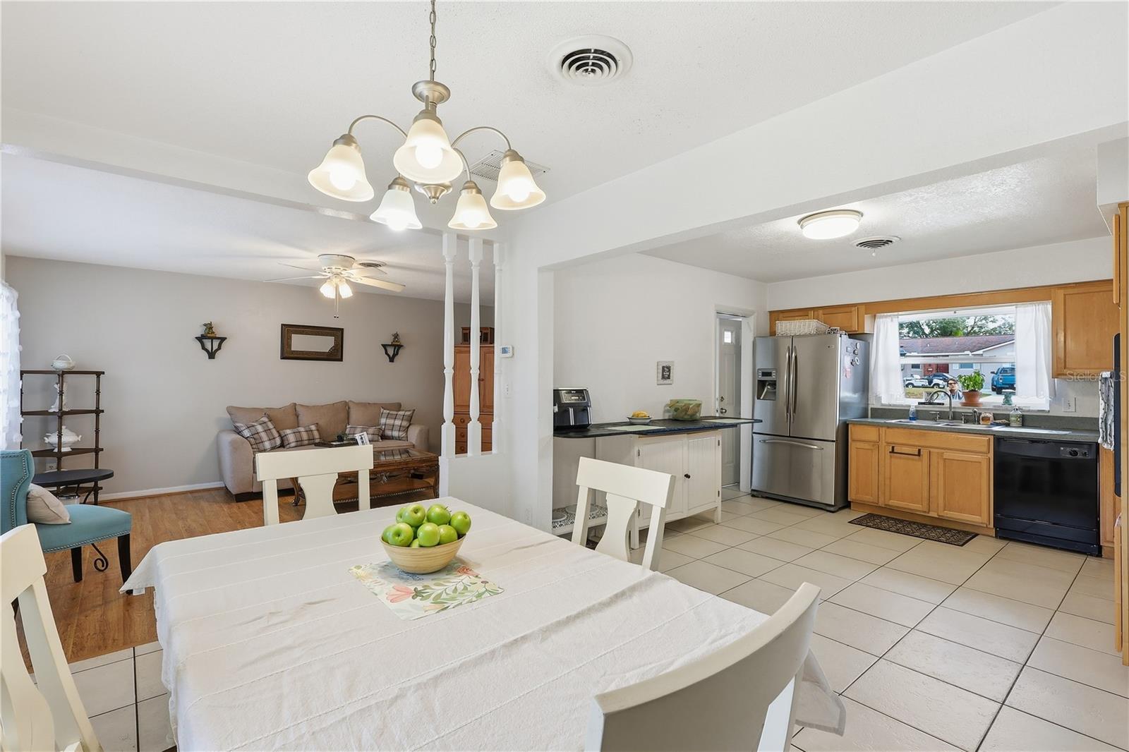 Image 4 of 31 For 217 Spencer Street