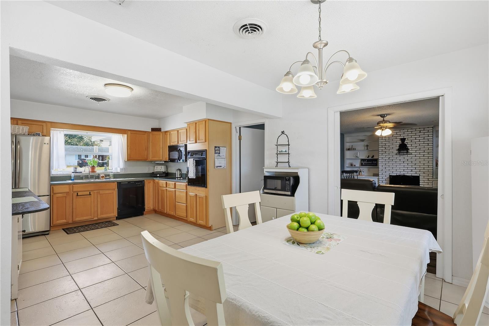 Image 5 of 31 For 217 Spencer Street