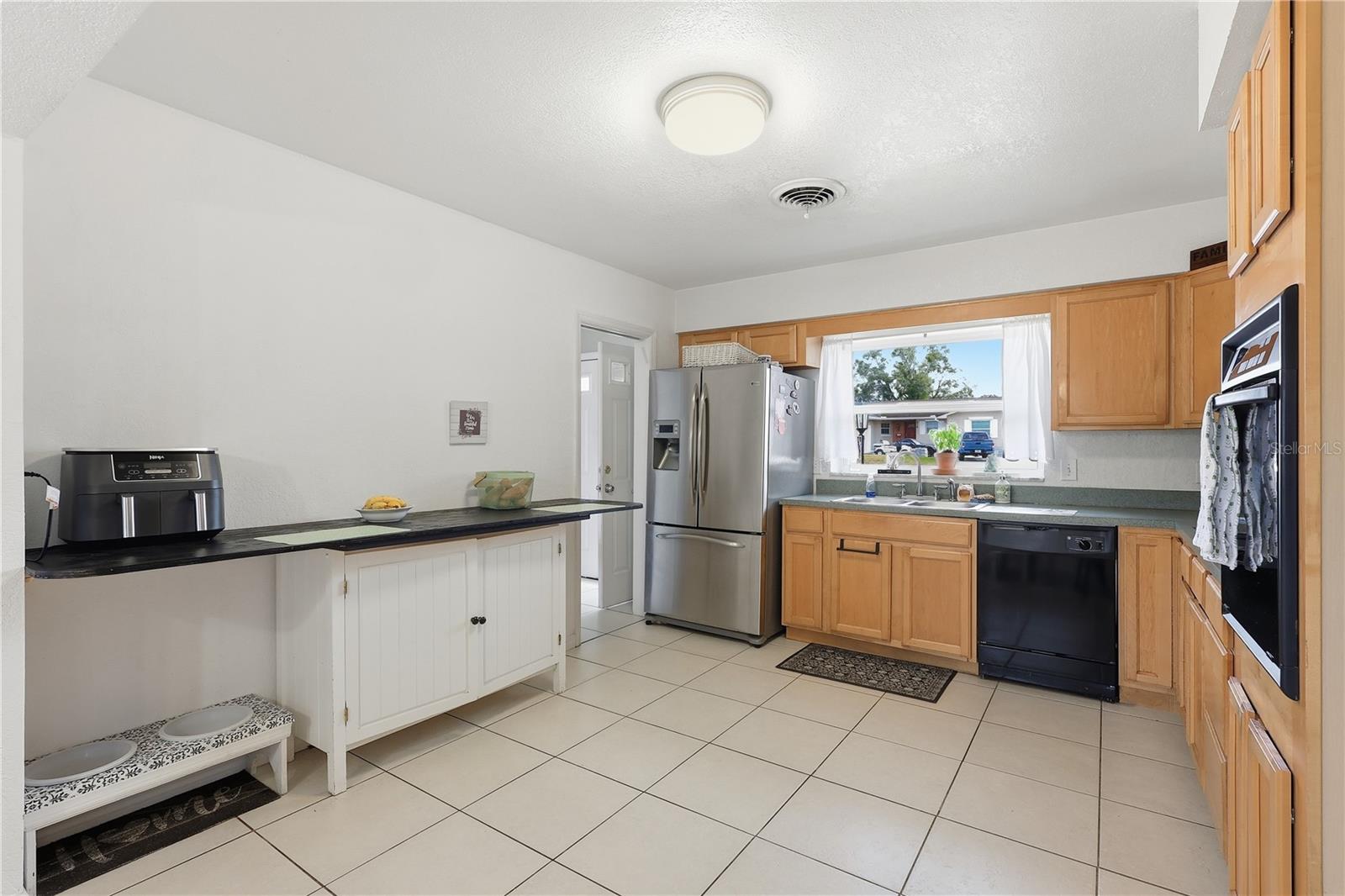 Image 8 of 31 For 217 Spencer Street