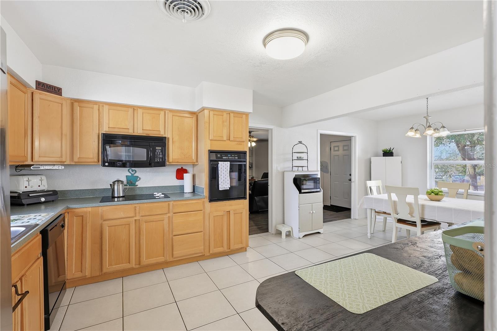 Image 9 of 31 For 217 Spencer Street