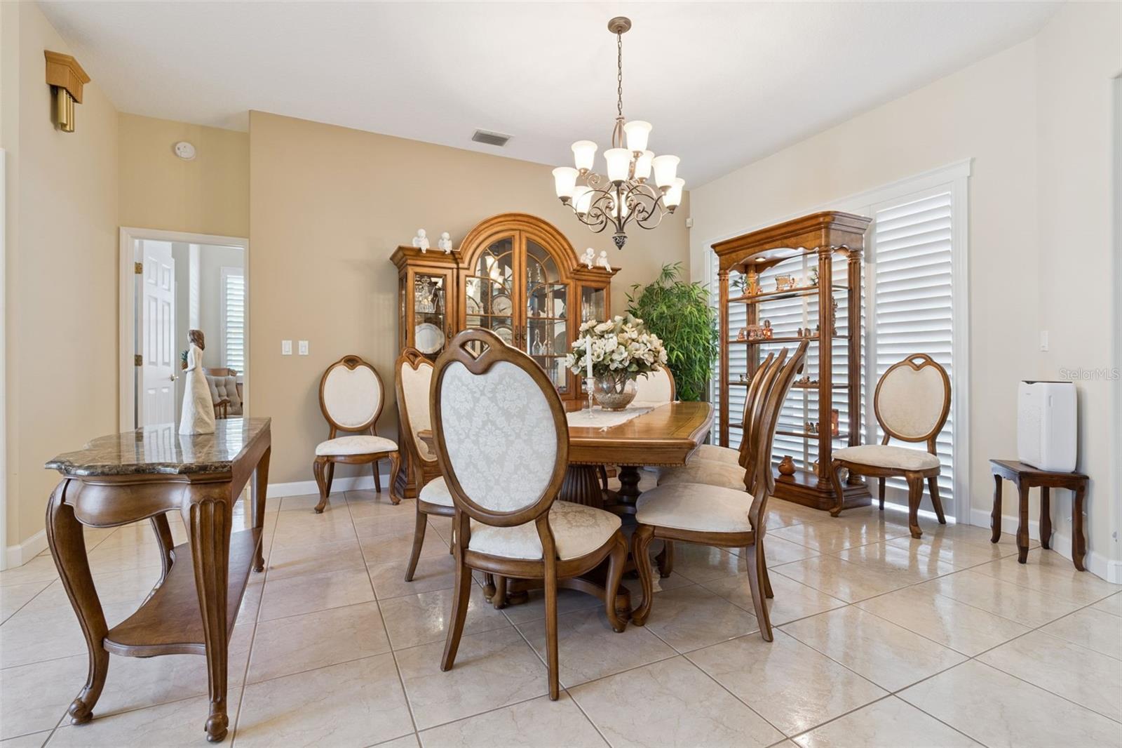 Image 6 of 51 For 1500 Edgewater Drive