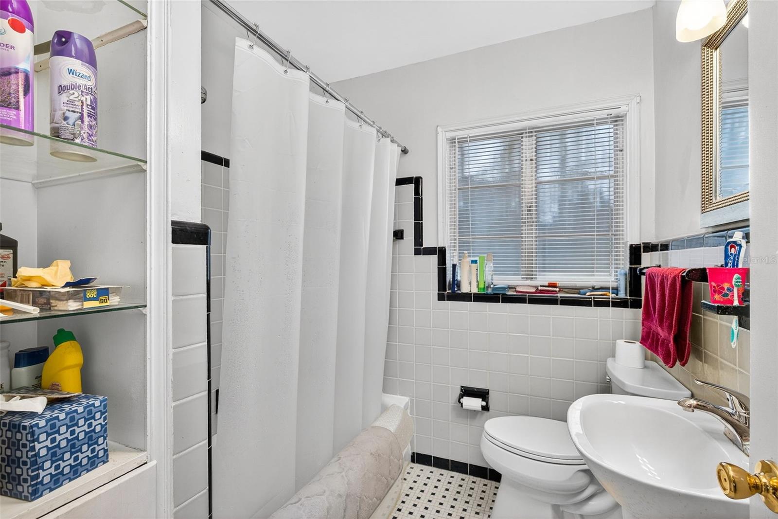 Image 12 of 24 For 821 Winthrop Place