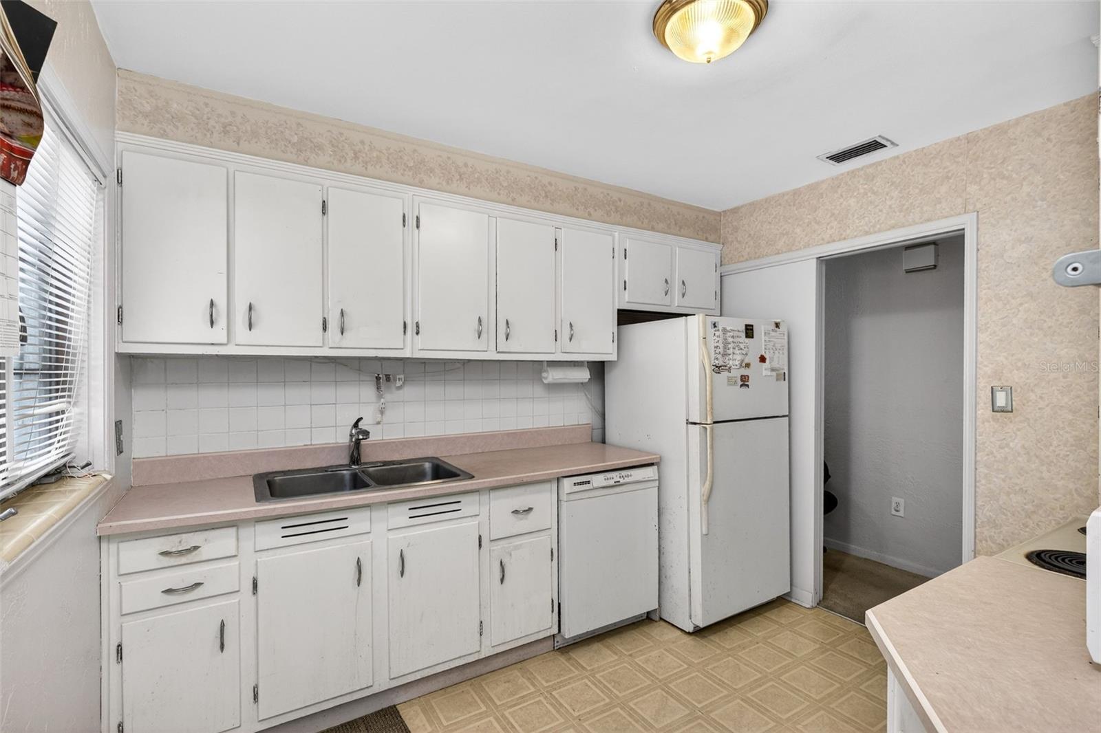 Image 4 of 24 For 821 Winthrop Place