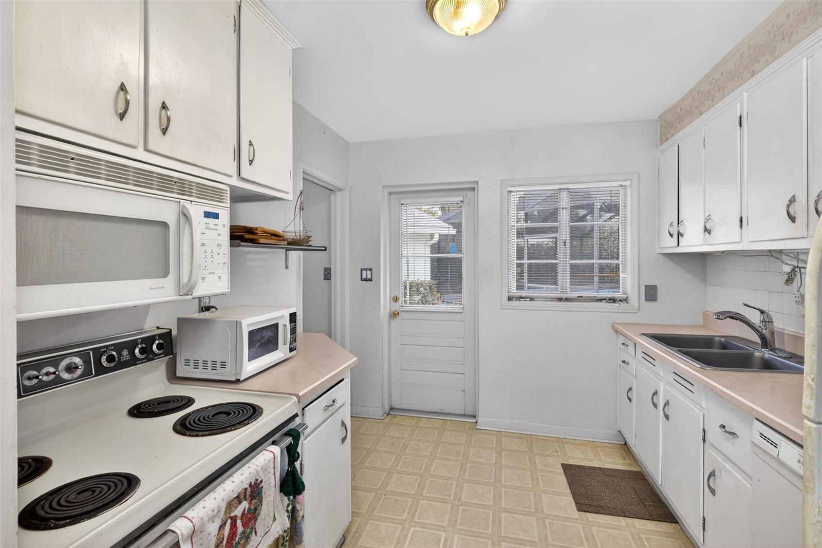 Image 6 of 24 For 821 Winthrop Place