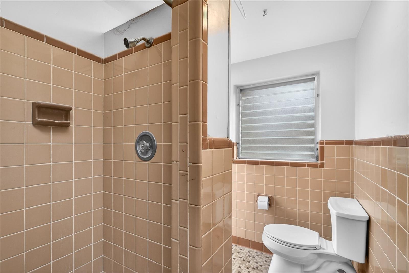 Image 8 of 24 For 821 Winthrop Place