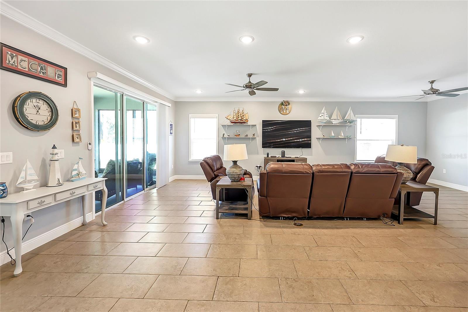 Image 21 of 63 For 42151 Tamarac Street