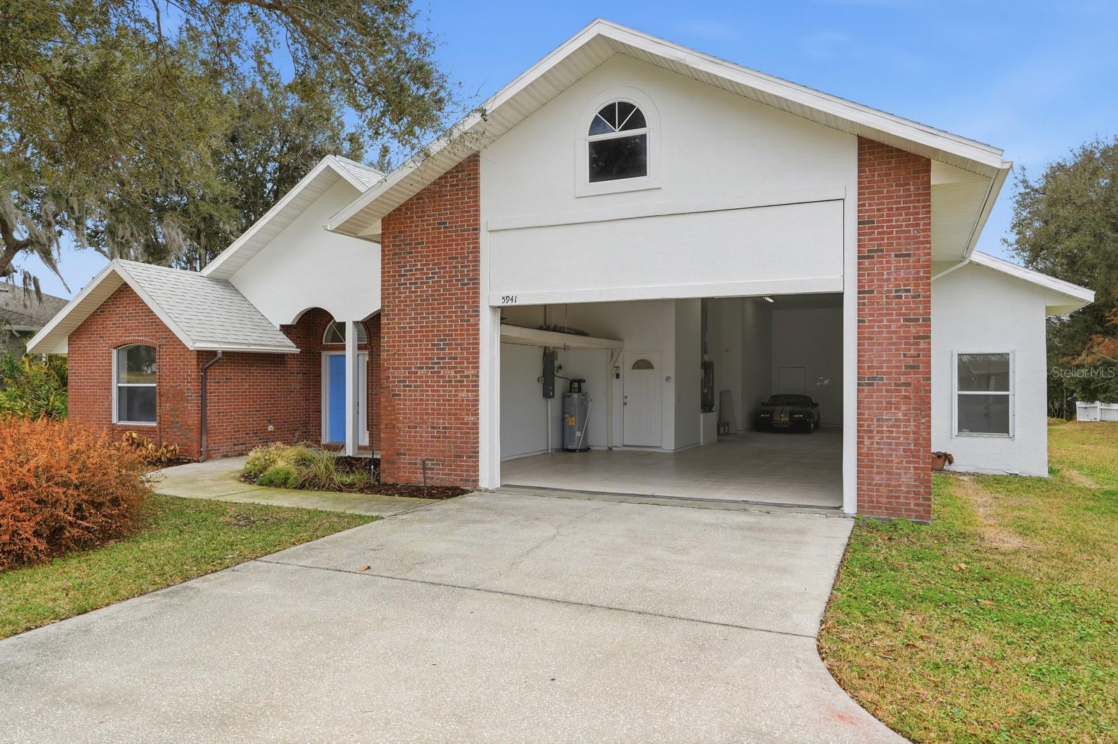 Image 14 of 66 For 5941 Marville Circle