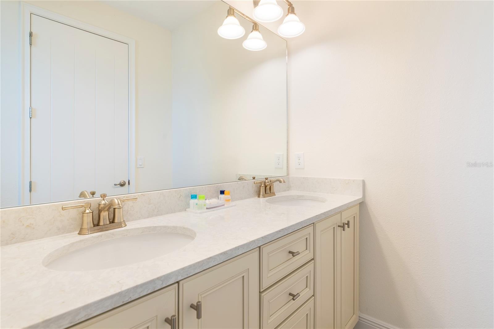 Image 14 of 87 For 8009 Surf Street