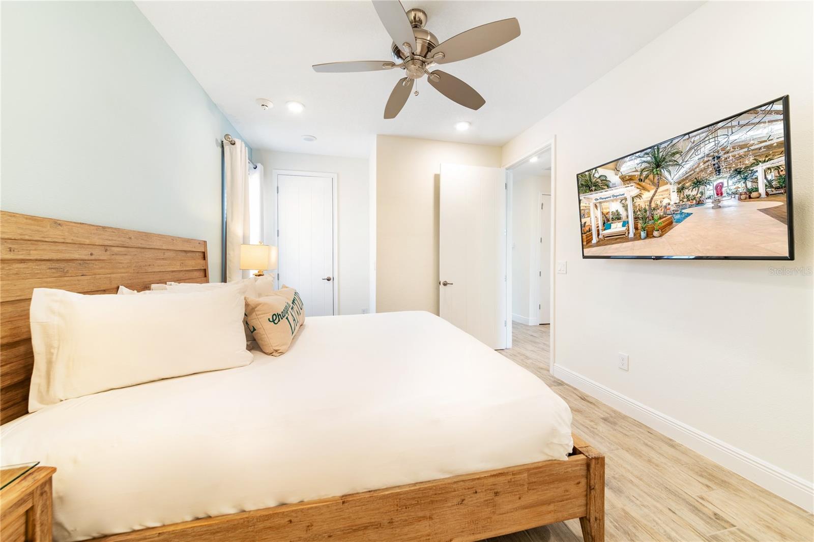 Image 17 of 87 For 8009 Surf Street