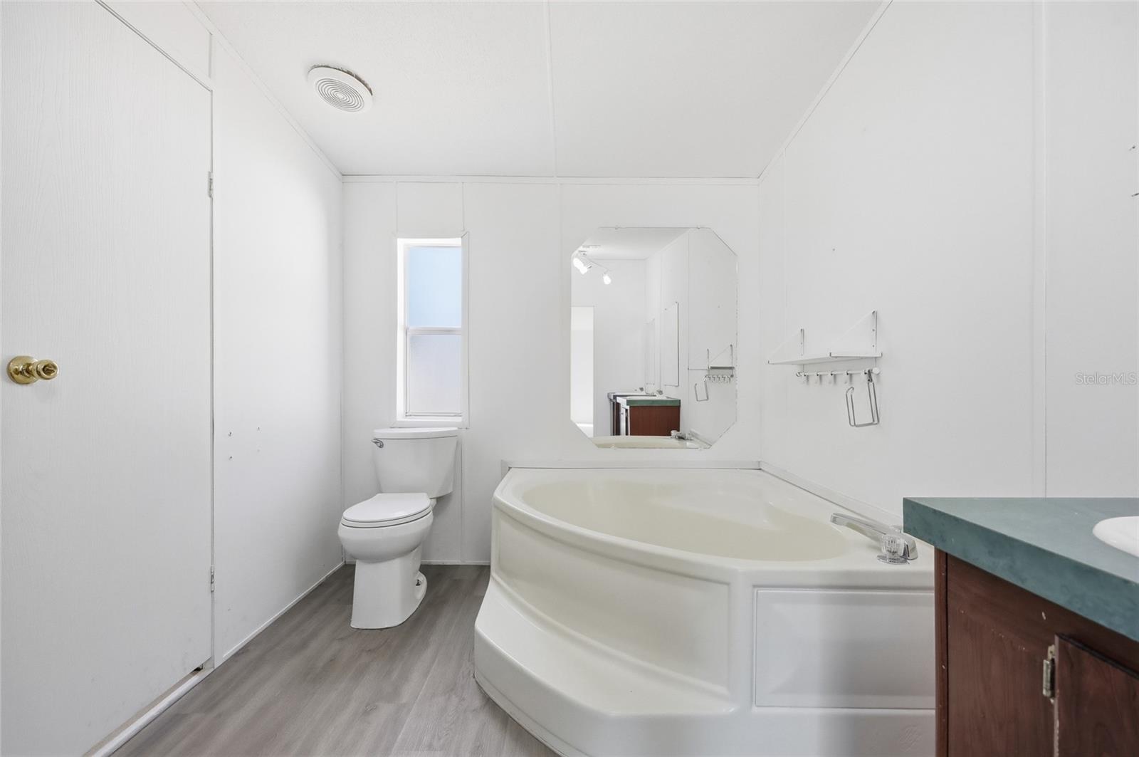 Image 11 of 37 For 17058 95 Th Court