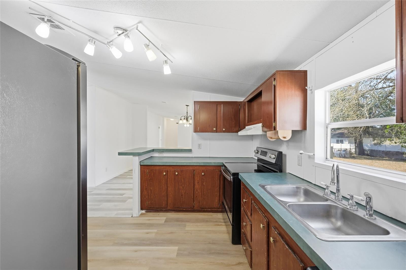 Image 8 of 37 For 17058 95 Th Court