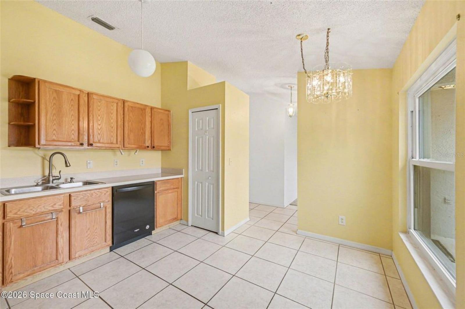 Image 10 of 27 For 1002 Jacaranda Circle