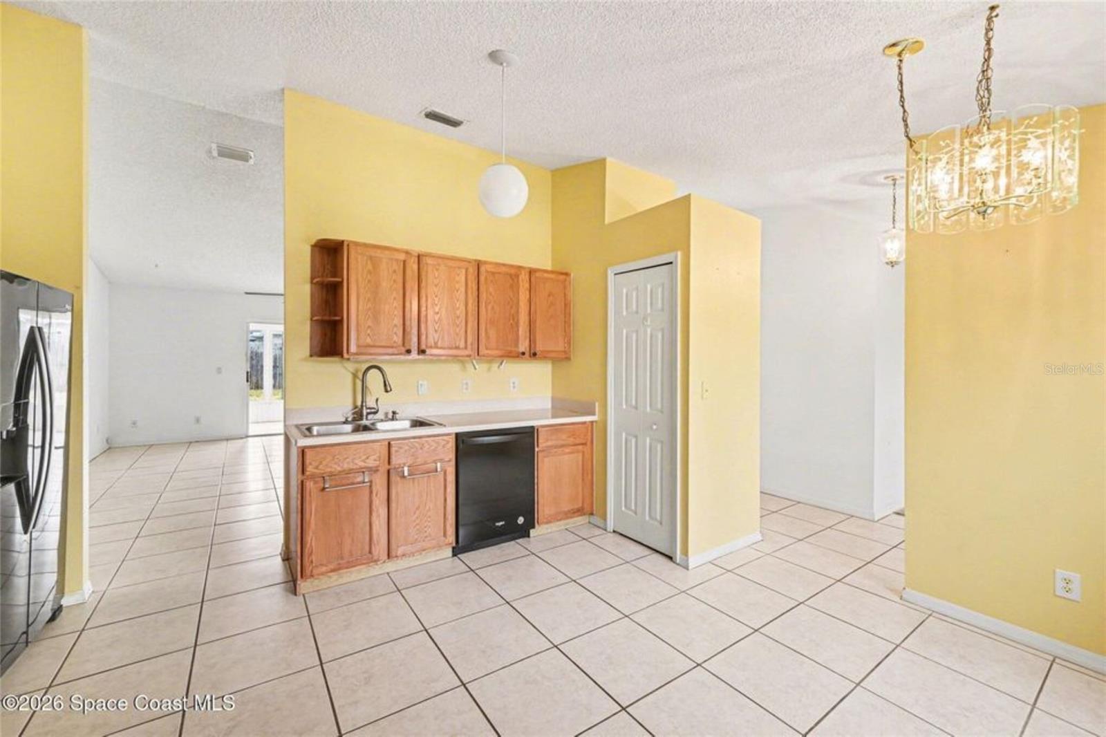 Image 11 of 27 For 1002 Jacaranda Circle