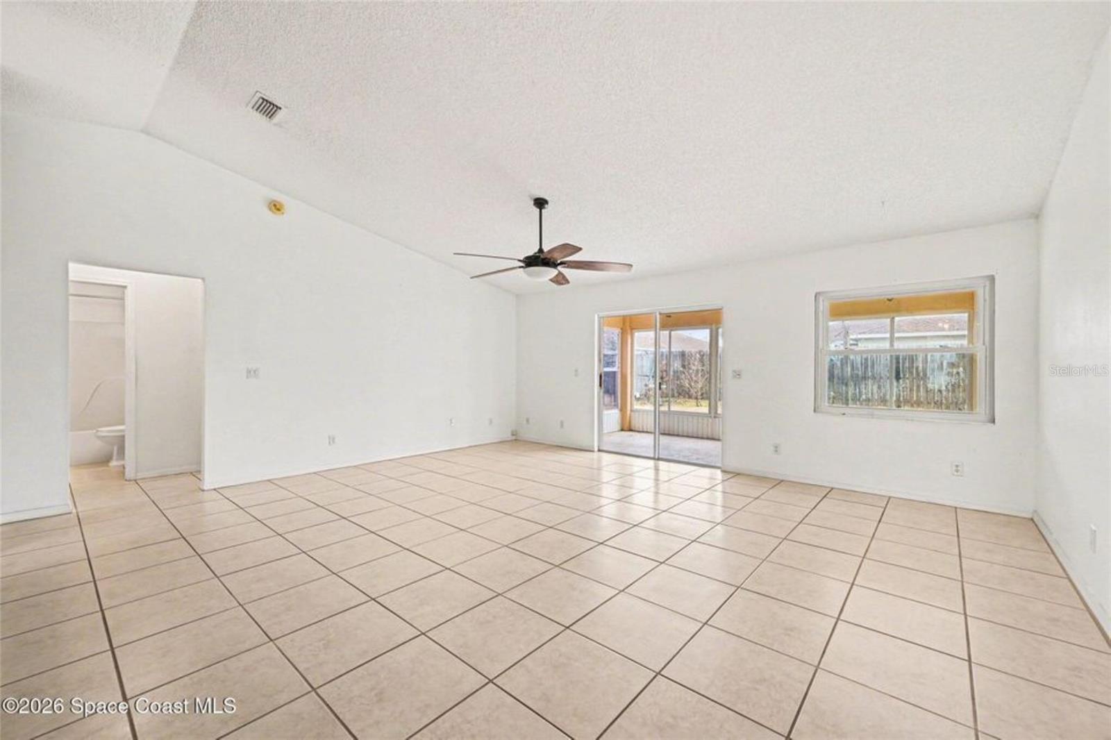 Image 5 of 27 For 1002 Jacaranda Circle