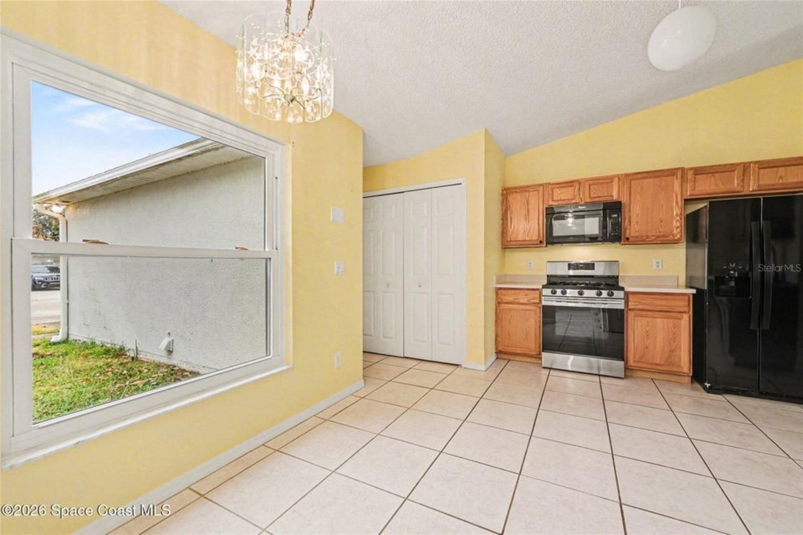 Image 9 of 27 For 1002 Jacaranda Circle