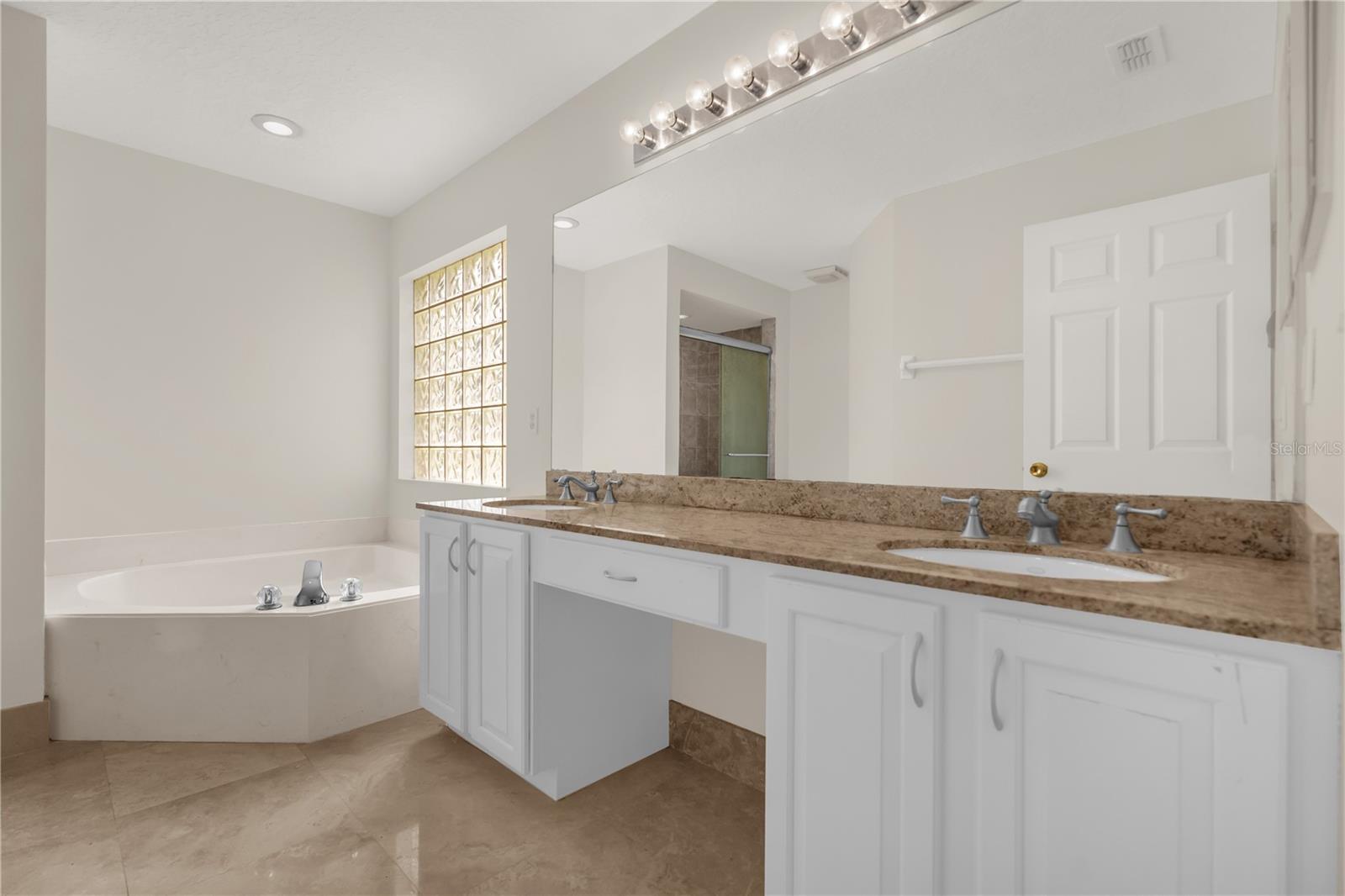 Image 13 of 25 For 10218 Facet Court