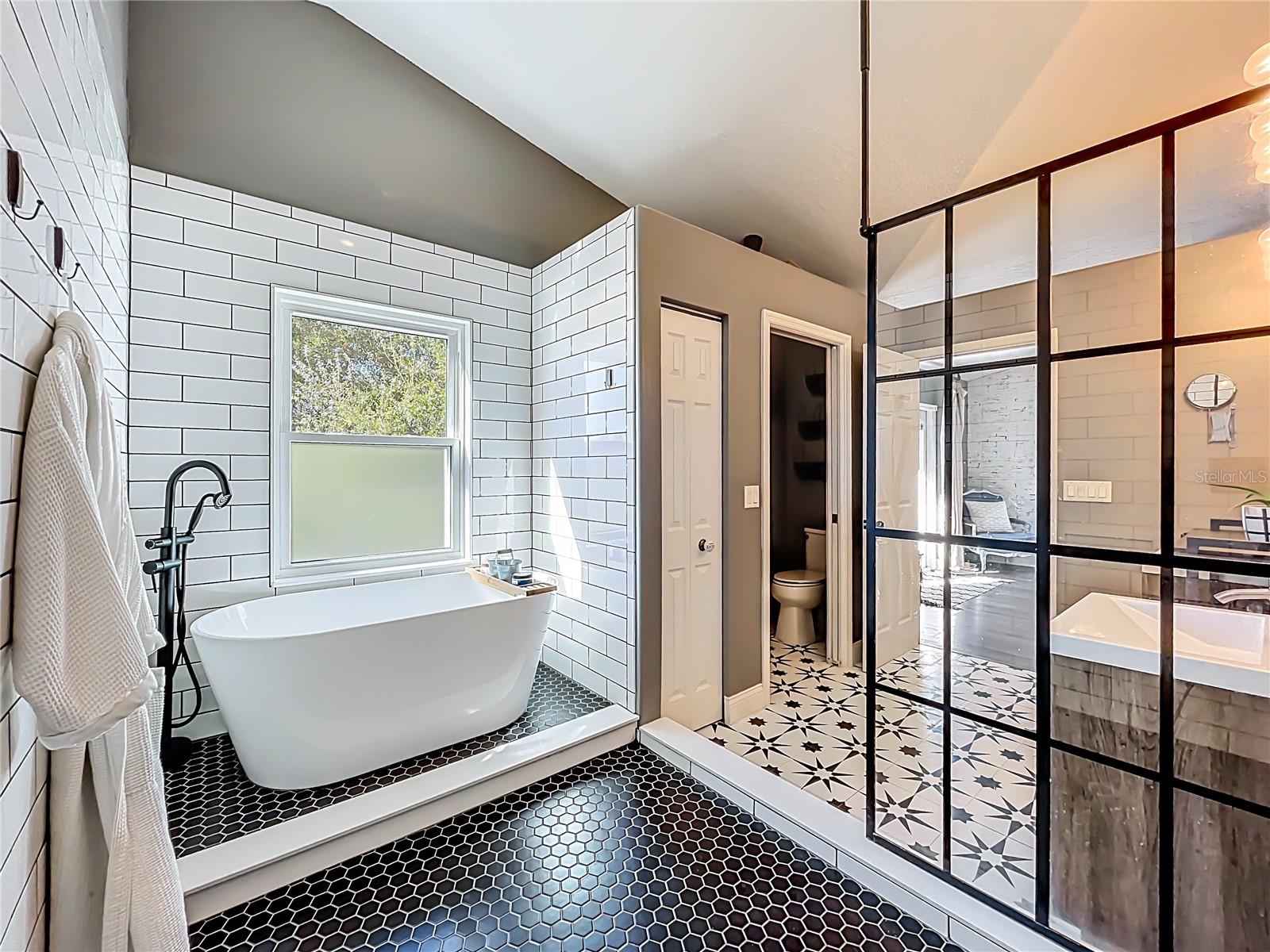 Image 48 of 99 For 1422 5th  