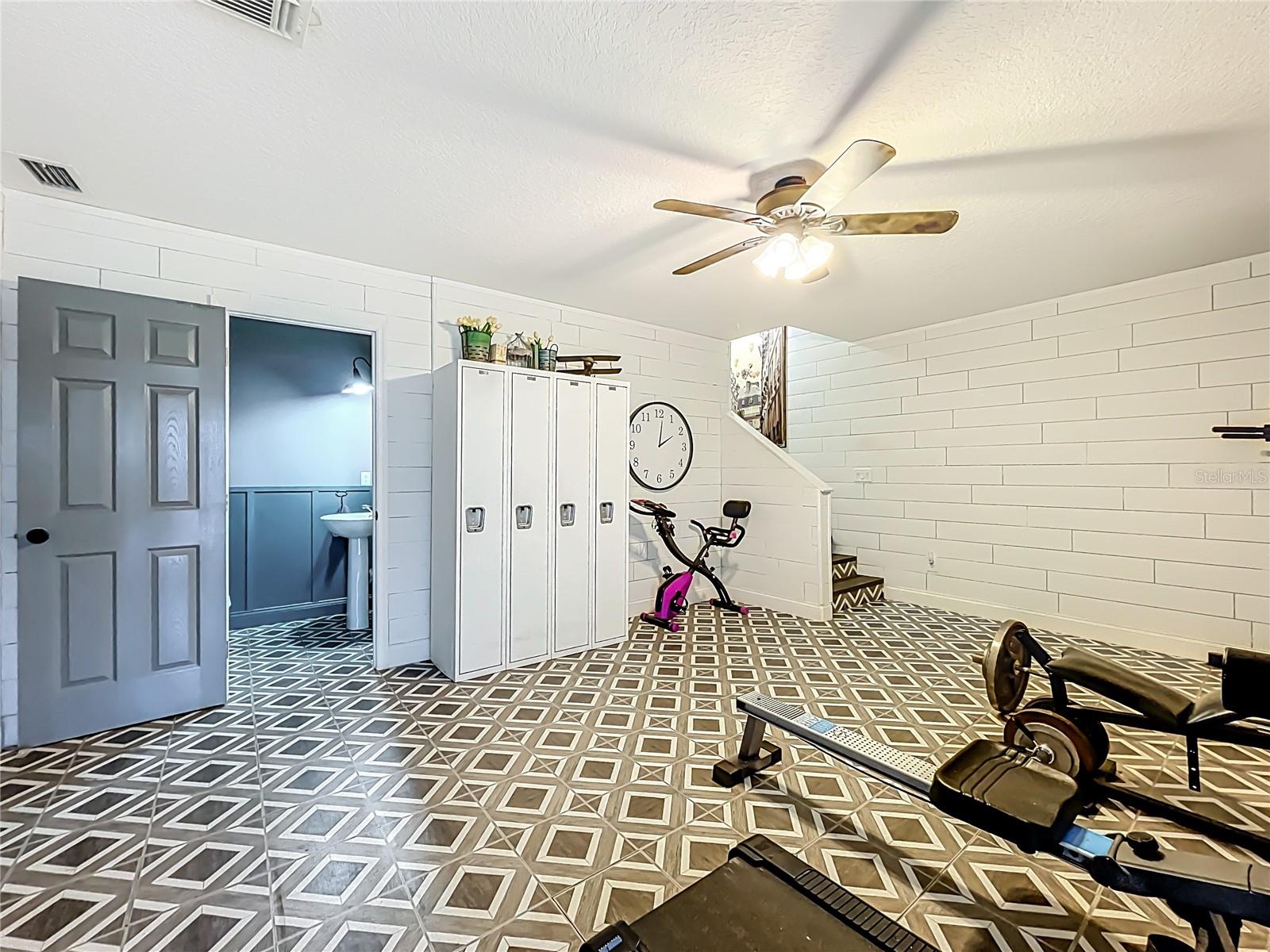 Image 63 of 99 For 1422 5th  