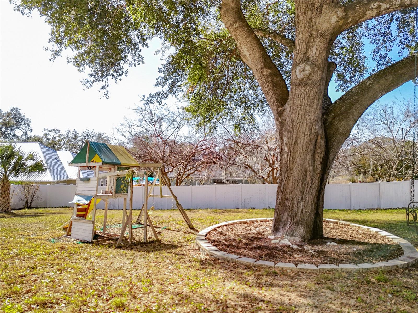 Image 78 of 99 For 1422 5th  