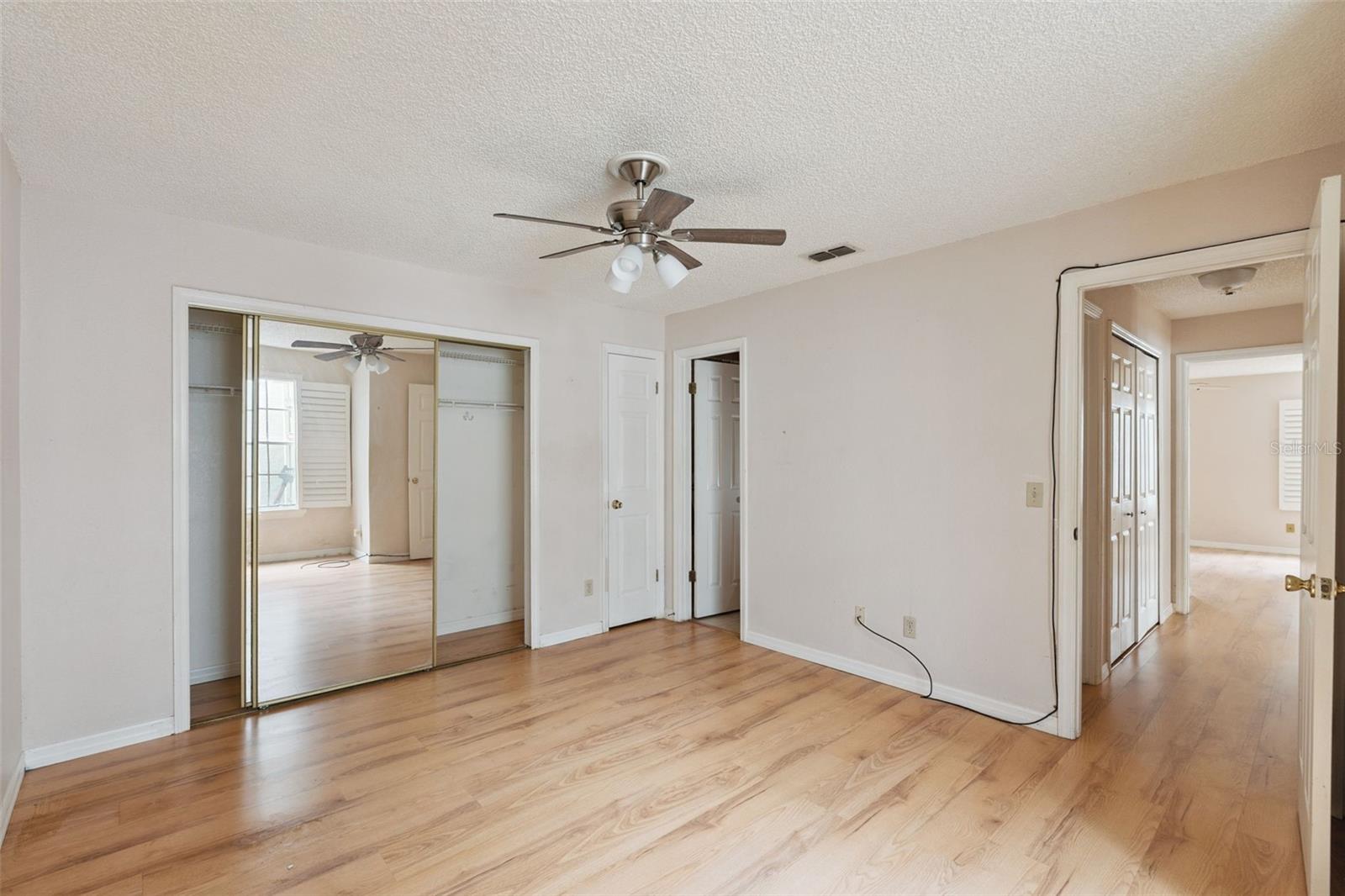 Image 8 of 14 For 975 Northern Dancer Way 101