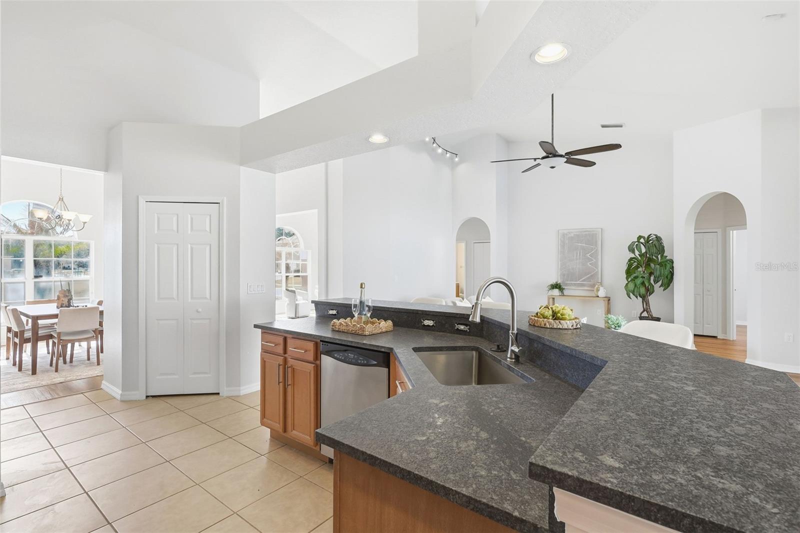 Image 18 of 59 For 101 Oak Haven Circle