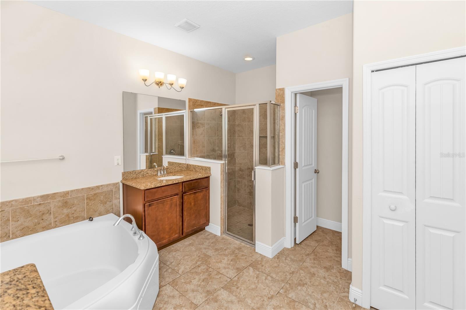 Image 14 of 33 For 335 River Vale Lane