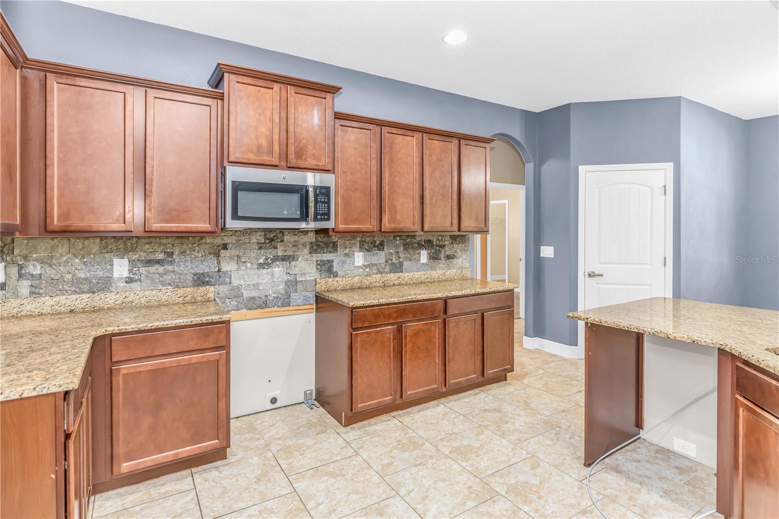 Image 4 of 33 For 335 River Vale Lane