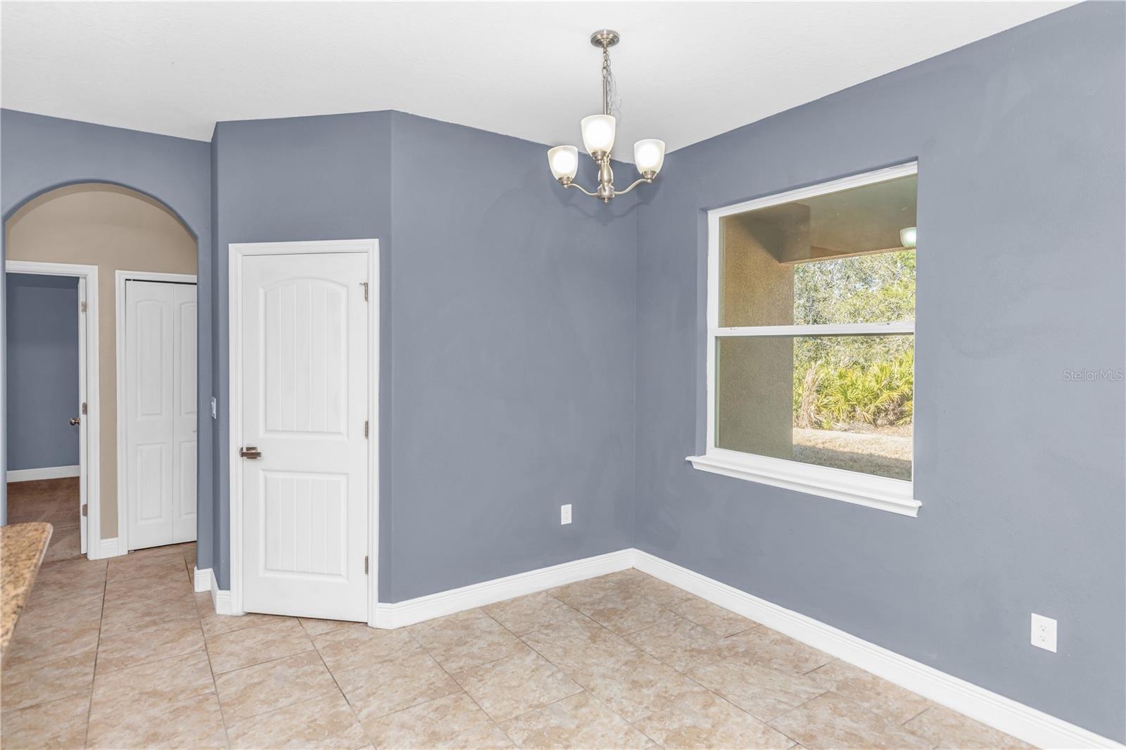 Image 7 of 33 For 335 River Vale Lane