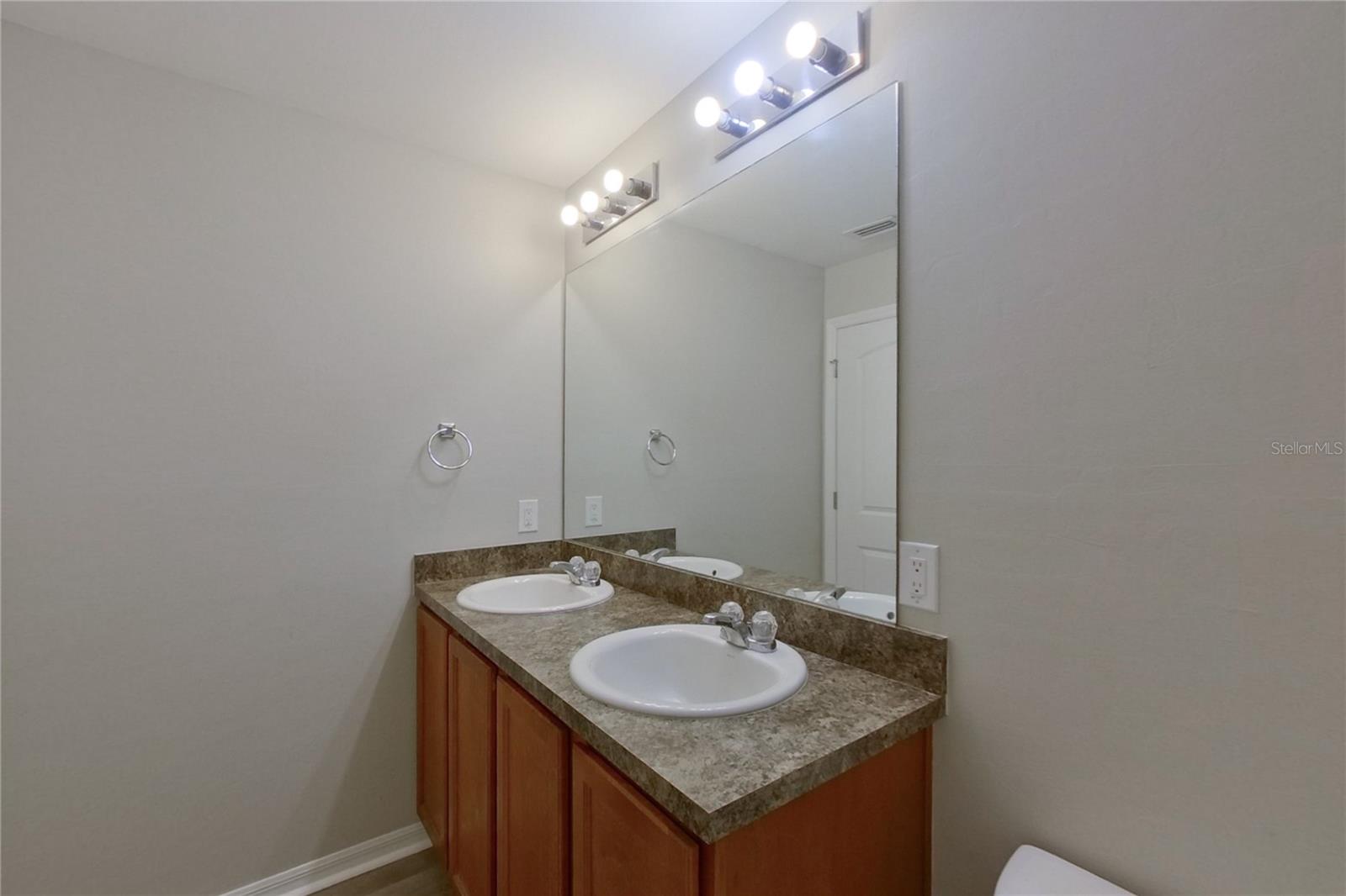 Image 17 of 20 For 315 25th Terrace