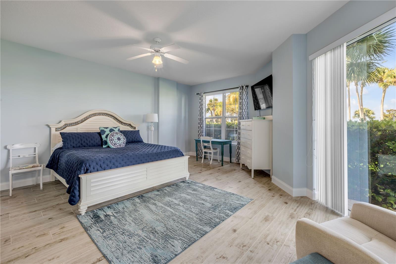 Image 10 of 42 For 4650 Links Village Drive B103