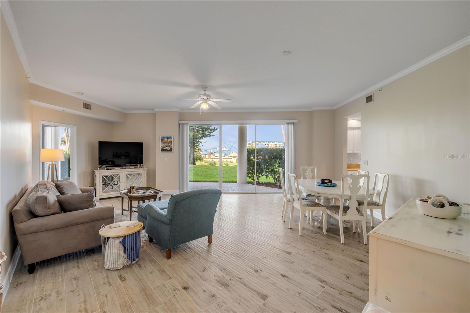 Image 4 of 42 For 4650 Links Village Drive B103