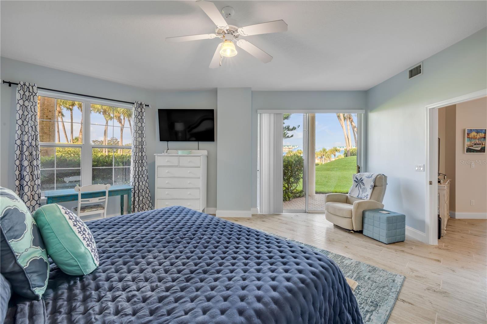 Image 9 of 42 For 4650 Links Village Drive B103