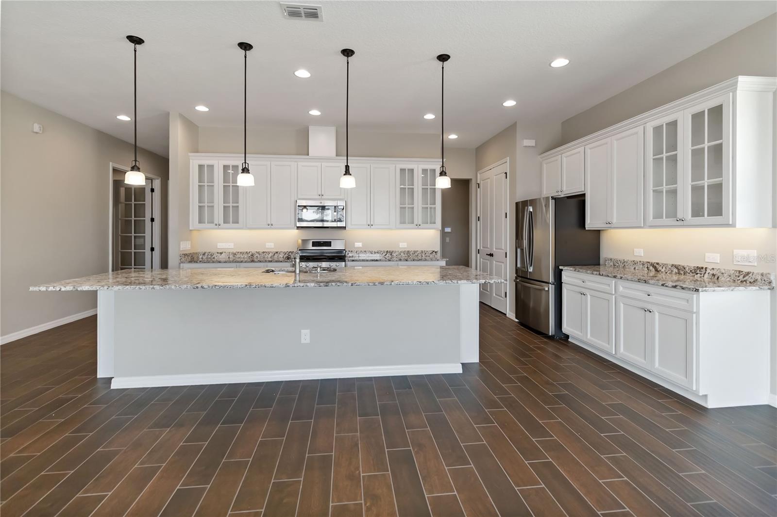 Image 10 of 45 For 2423 Zaballina Place 232