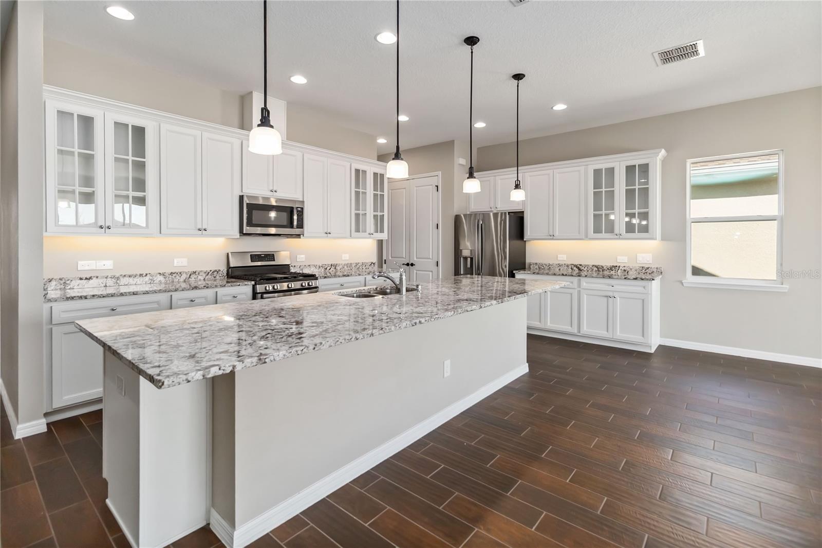 Image 11 of 45 For 2423 Zaballina Place 232