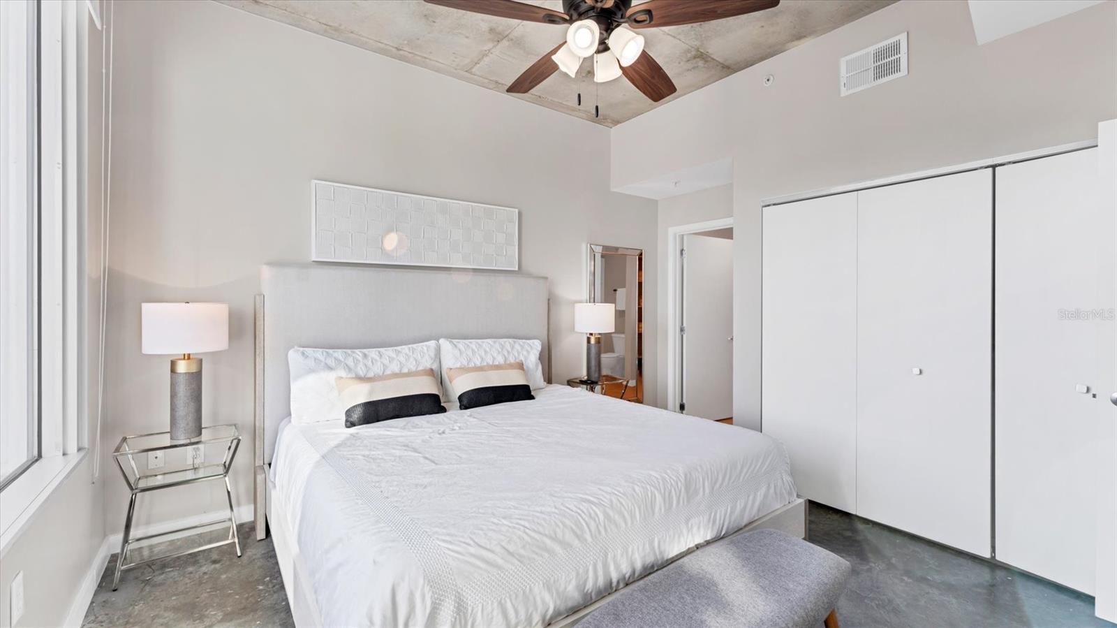 Image 21 of 52 For 525 Jackson St Street 405