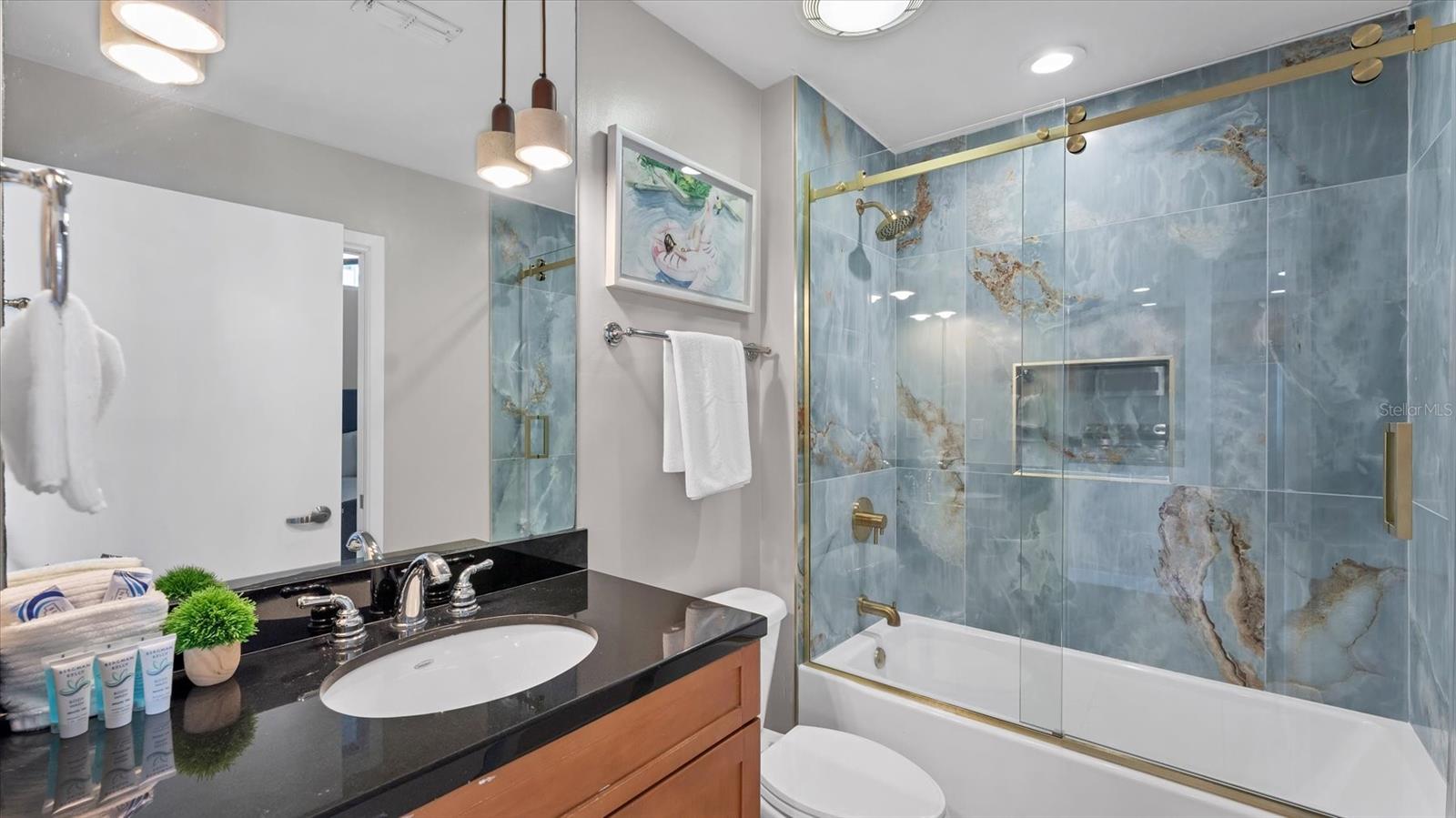 Image 27 of 52 For 525 Jackson St Street 405