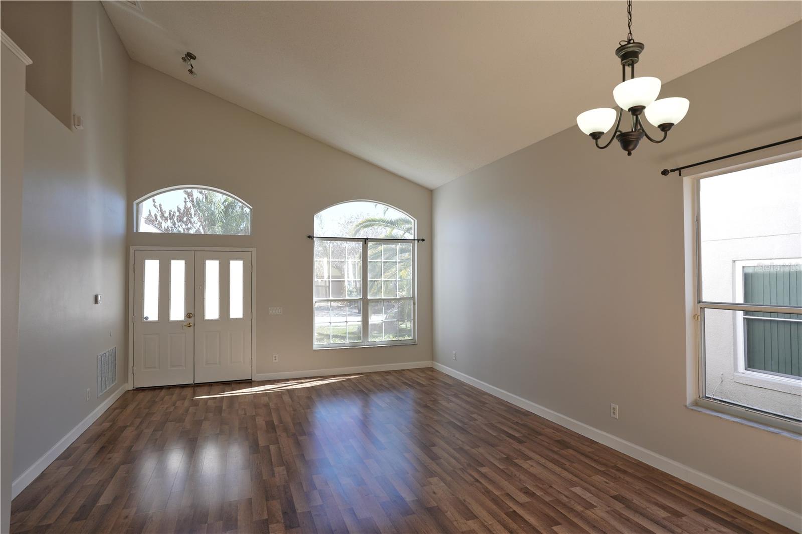 Image 5 of 16 For 832 Magnolia Creek Circle