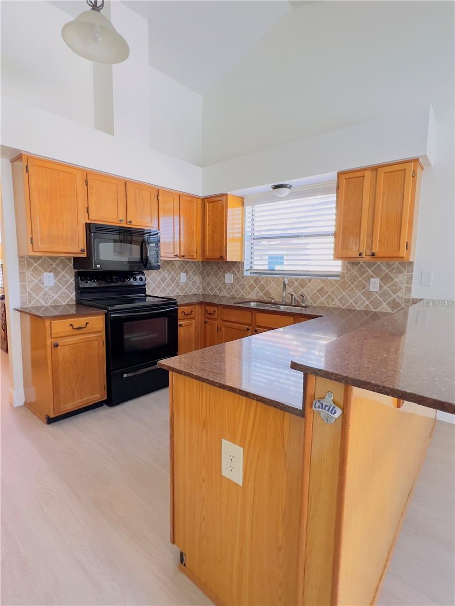 Image 2 of 22 For 427 Hornbill Place